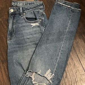 American Eagle ripped Mom jean